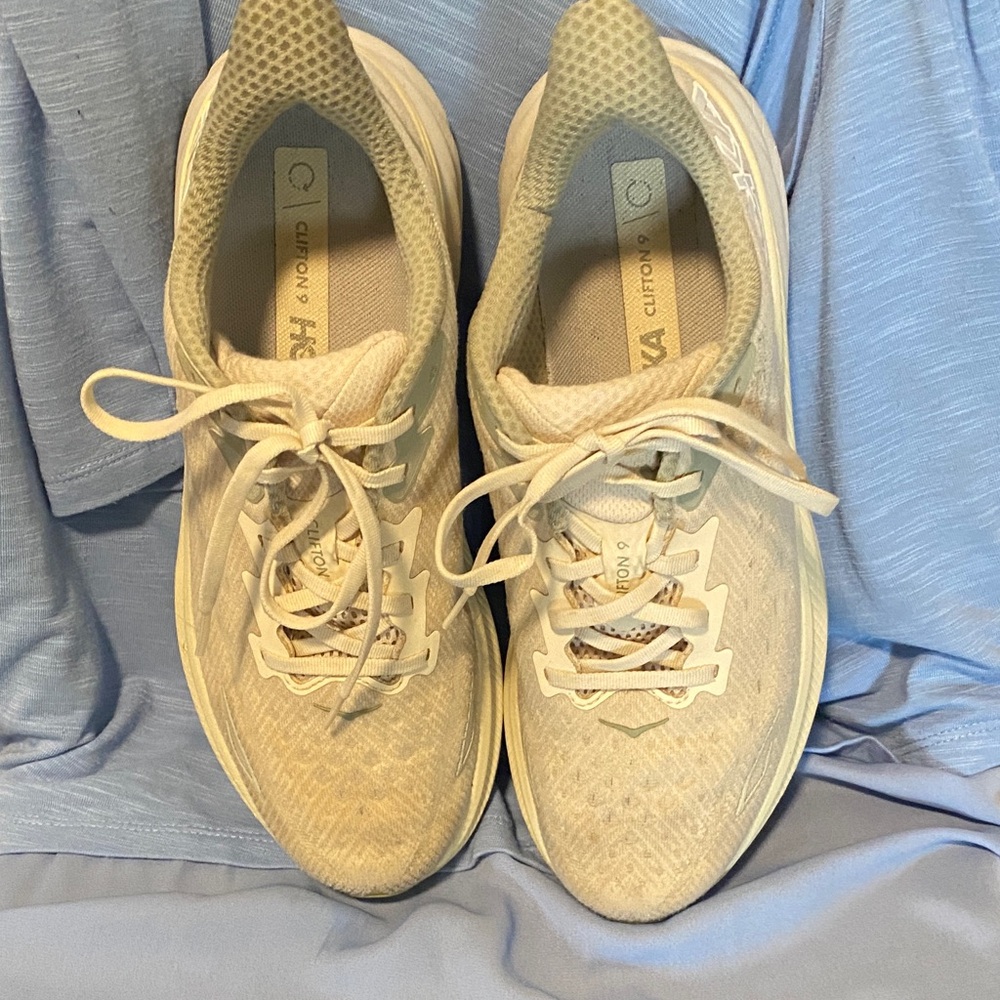 Hoka Clifton 9 Like New